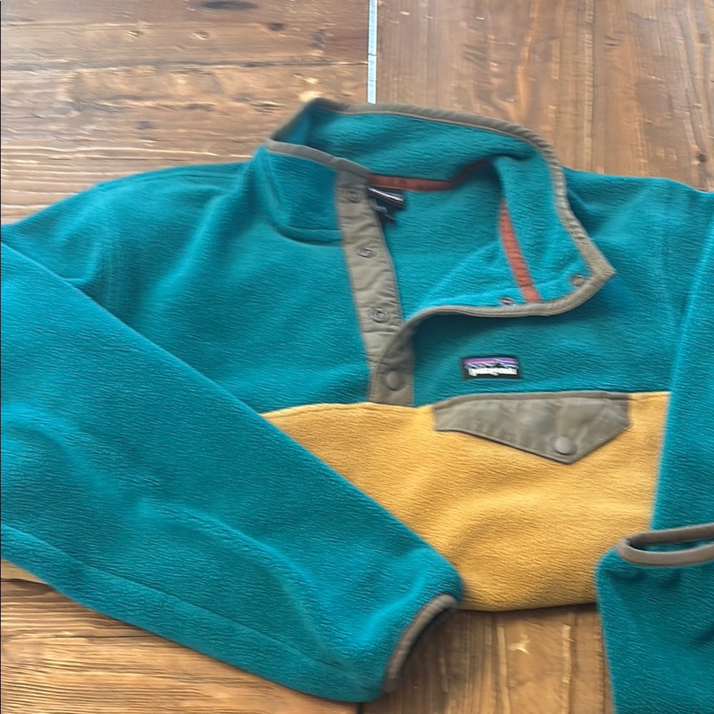 Patagonia Teal and Tan Synchilla Fleece